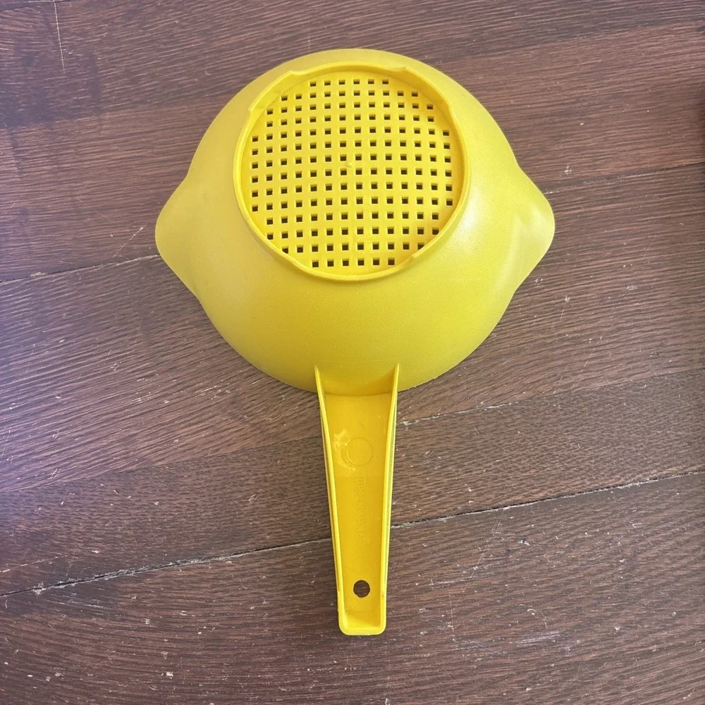 Tupperware Vintage Colander‎ Yellow 1 Quart Strainer with Handle #1200-3